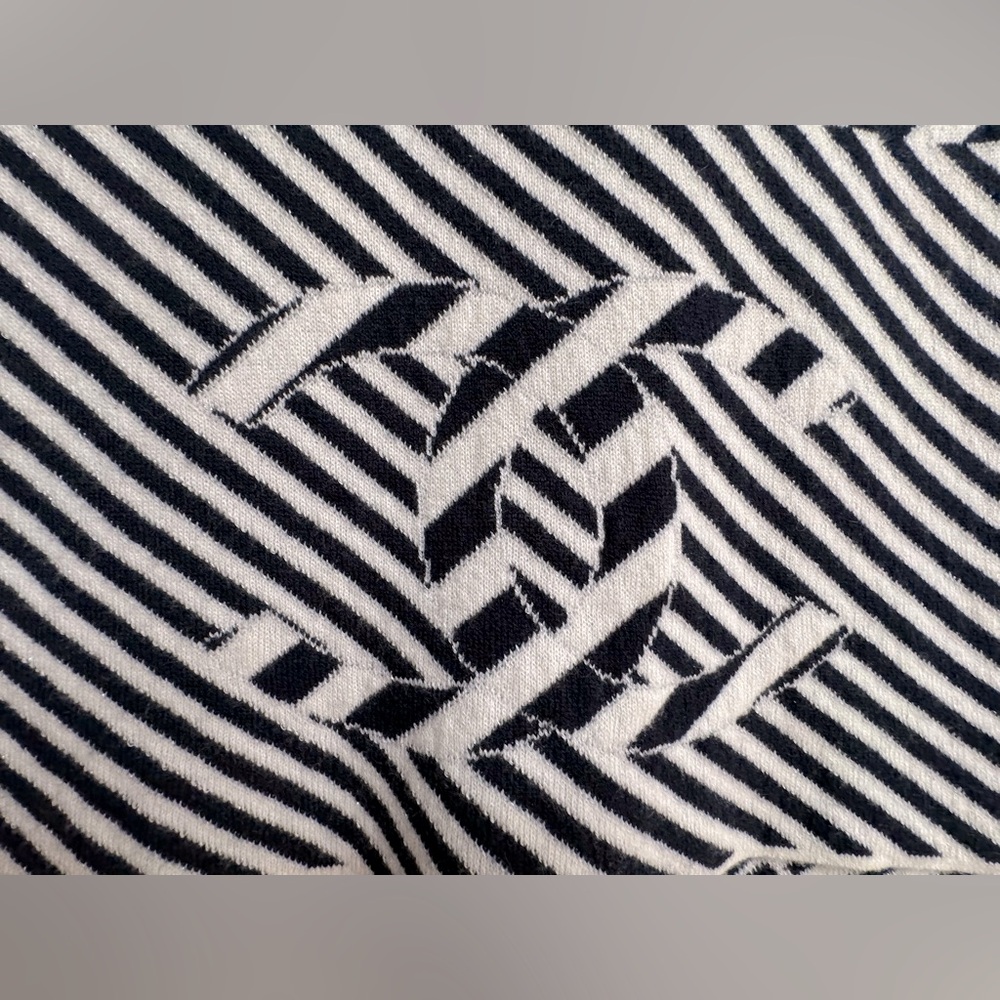 Chanel wool oversized blue and white scarf. Double sided. Brand new